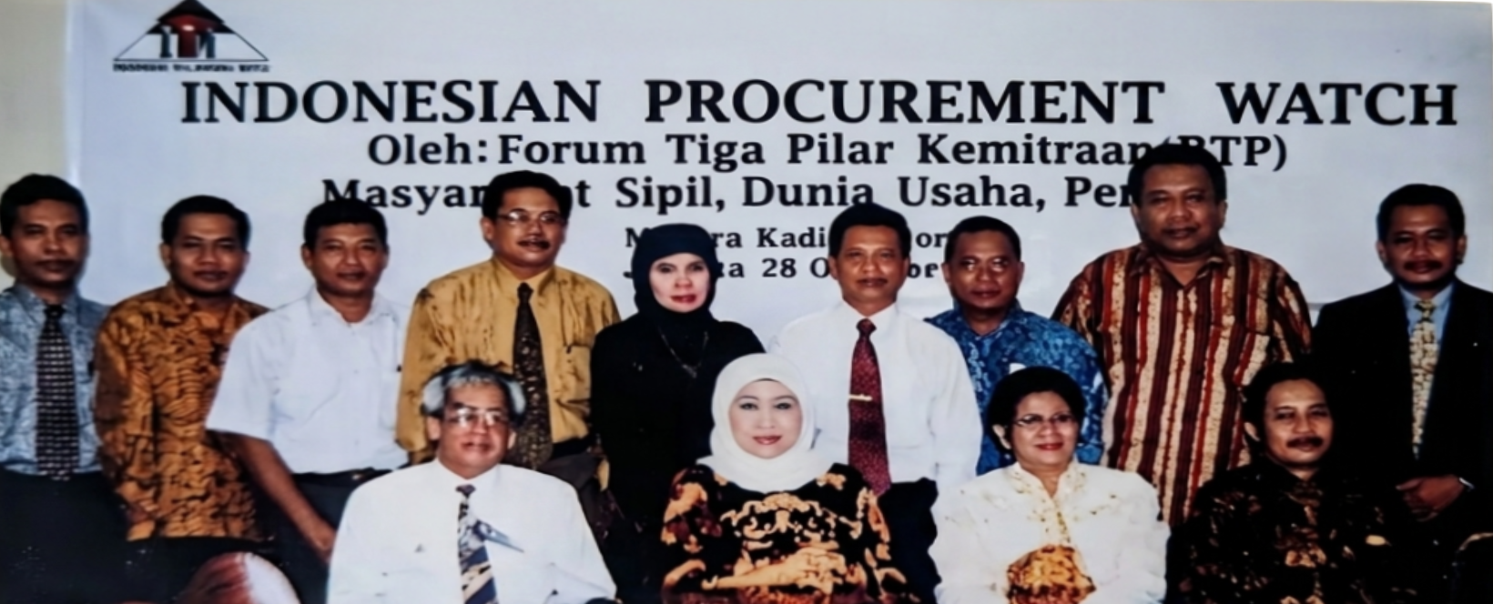 Deklarasi pembentukan IPW oleh Forum Tiga Pilar Kemitraan — masyarakat sipil, dunia usaha, dan pemerintah — di Menara Kadin, Jakarta, 28 Oktober 2002.